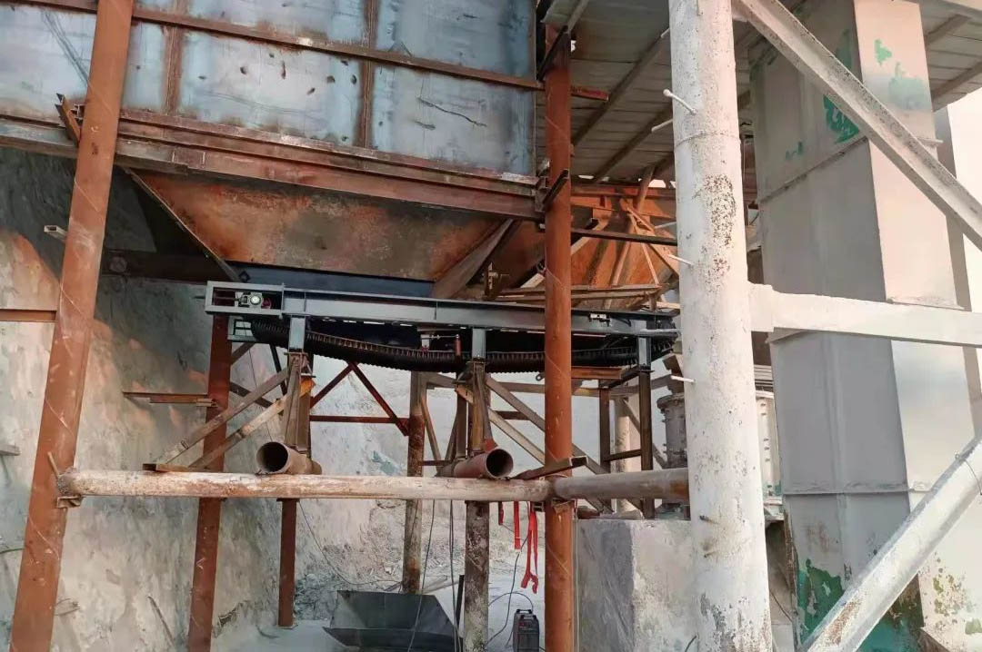 山西陽泉配比（連續(xù)計(jì)量）定量給料機(jī)兩臺